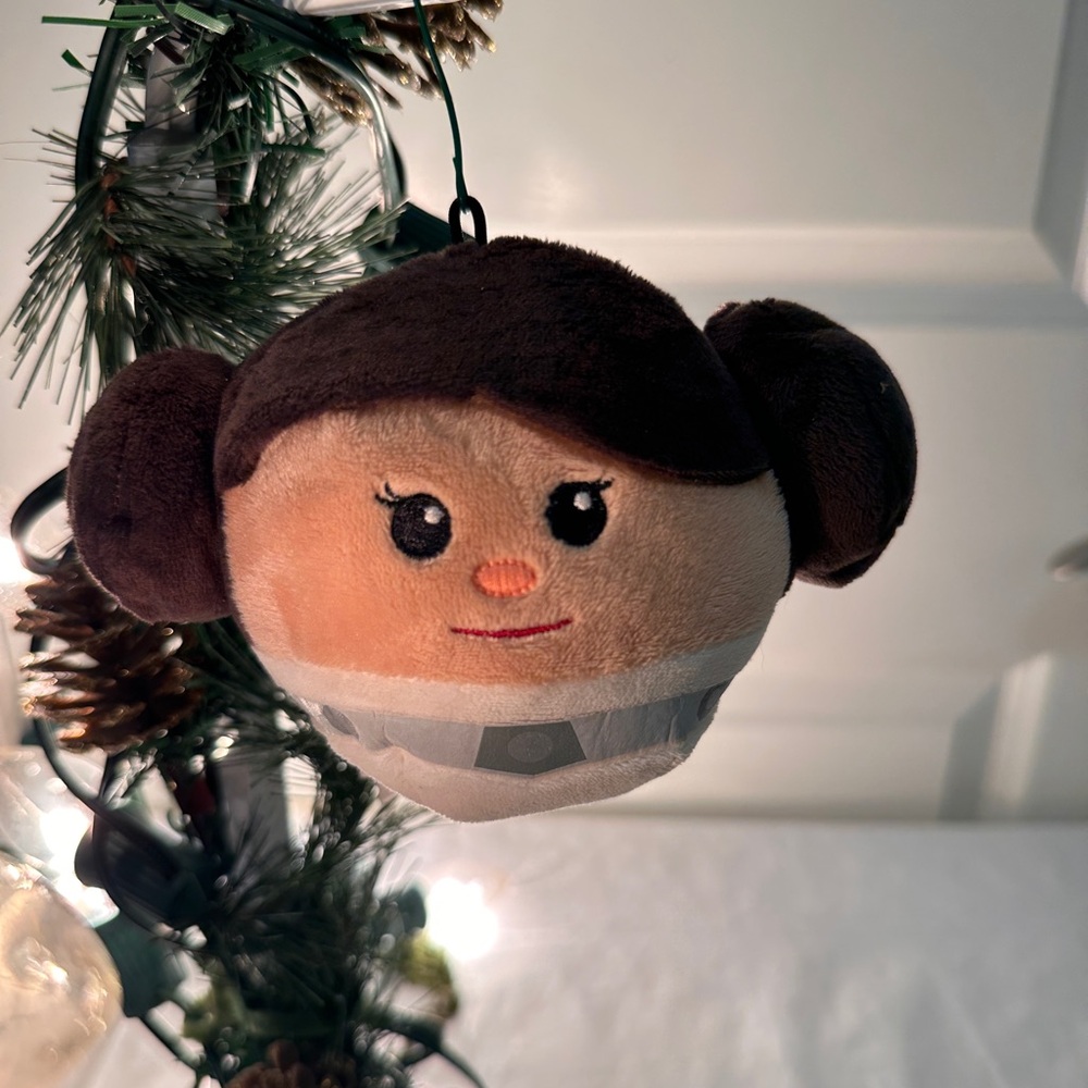 Hallmark Fluffballs Star Wars Princess Leia Ornament Plush doll SO soft! Clean!